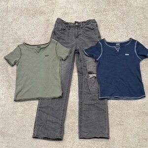 BUNDLE⭐️ Girls gray jeans with 2 Levi shirts